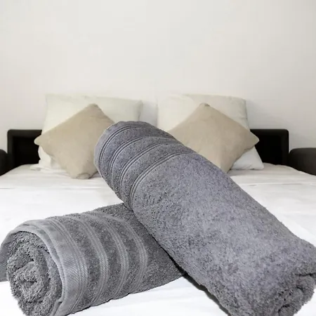 Le Royal - Quiet - Spacious - Swimming Pool Apartamento