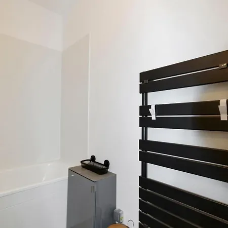 Le Royal - Quiet - Spacious - Swimming Pool Apartamento