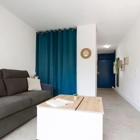 Le Royal - Quiet - Spacious - Swimming Pool Apartamento